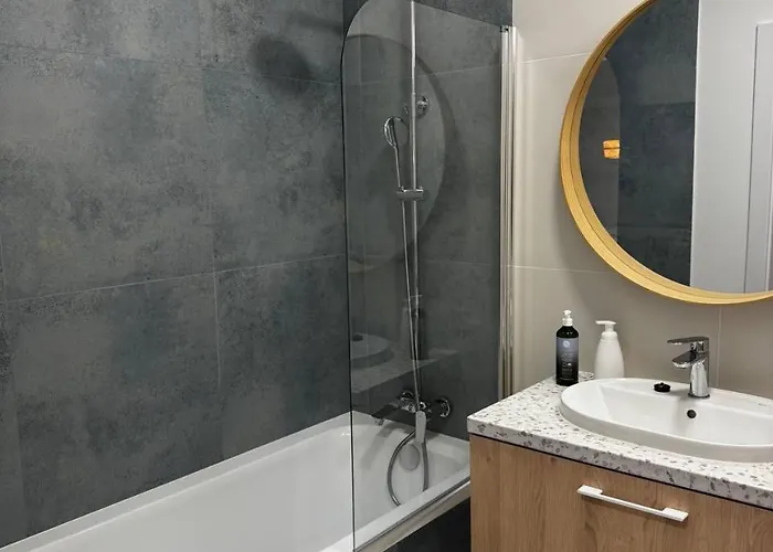 Piotrkowska Z Garazem Blisko Centrum Nowoczesny وودج